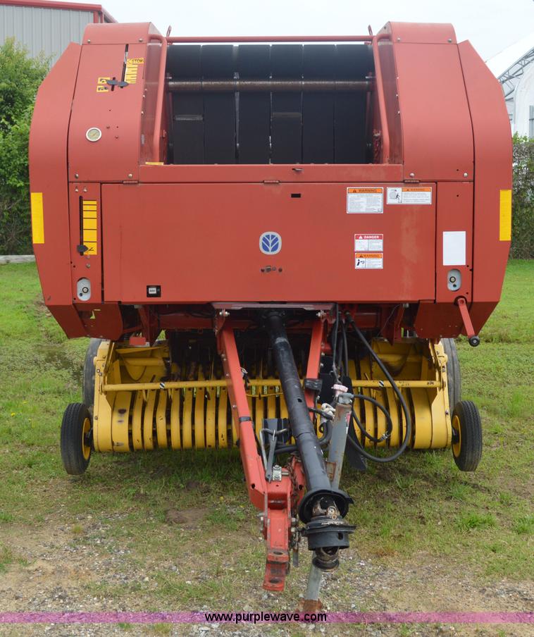 image for item G3582 2004 New Holland BR740 round baler