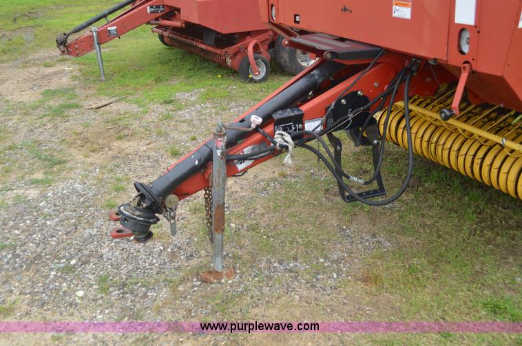 image for item G3582 2004 New Holland BR740 round baler