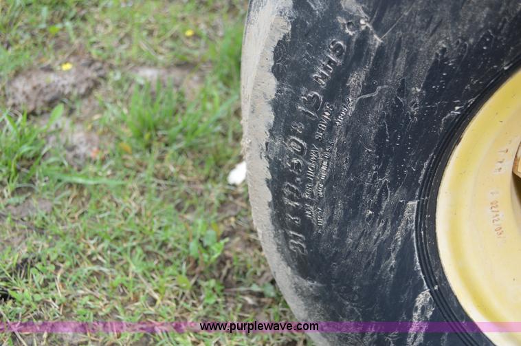 image for item G3582 2004 New Holland BR740 round baler