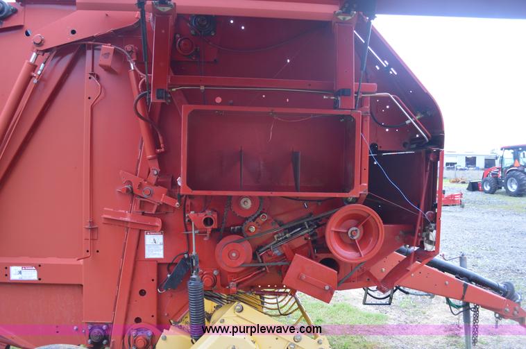 image for item G3582 2004 New Holland BR740 round baler