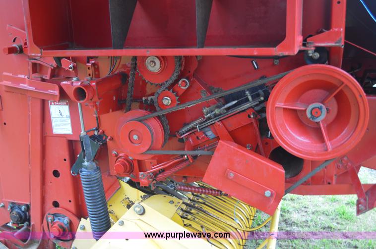 image for item G3582 2004 New Holland BR740 round baler