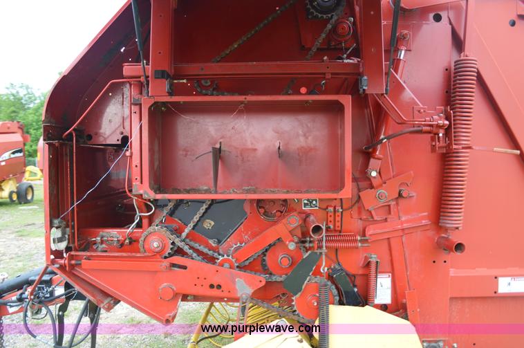 image for item G3582 2004 New Holland BR740 round baler