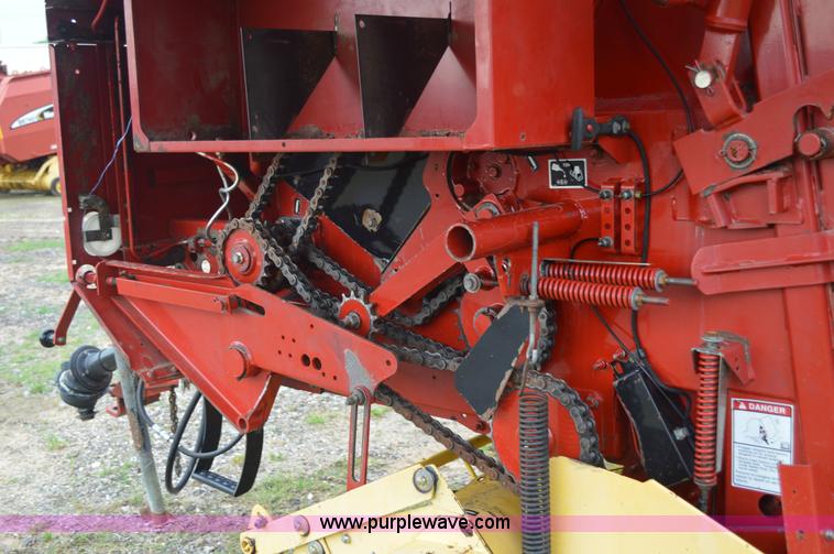 image for item G3582 2004 New Holland BR740 round baler