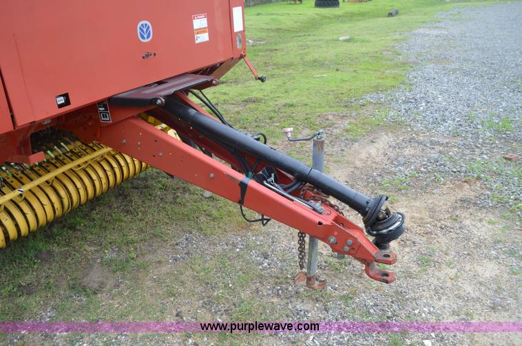 image for item G3582 2004 New Holland BR740 round baler