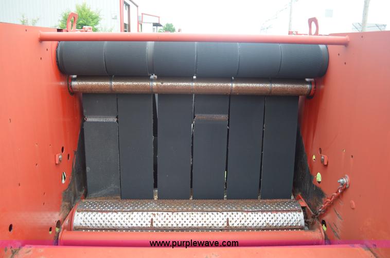 image for item G3582 2004 New Holland BR740 round baler