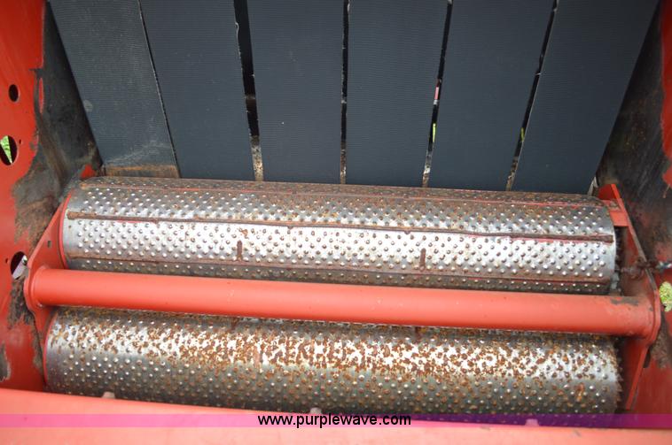 image for item G3582 2004 New Holland BR740 round baler