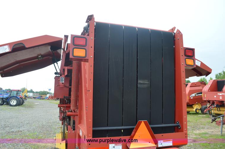 image for item G3582 2004 New Holland BR740 round baler