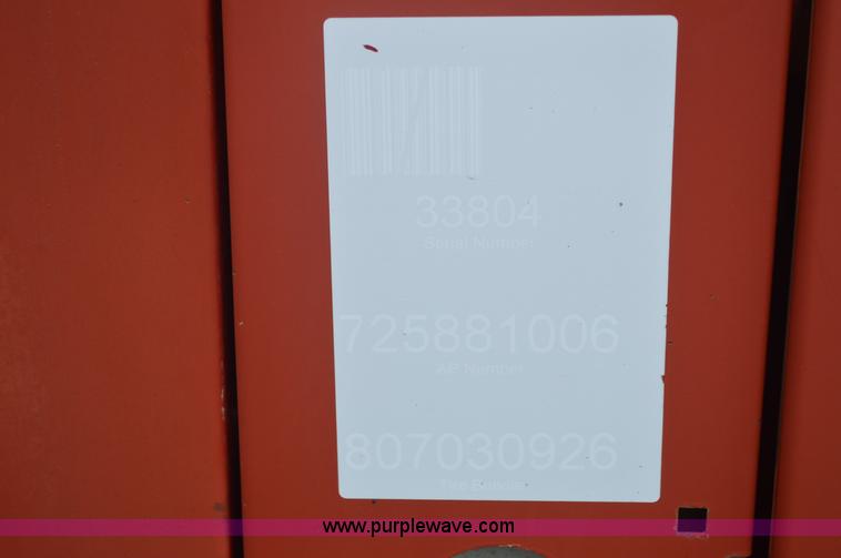 image for item G3582 2004 New Holland BR740 round baler