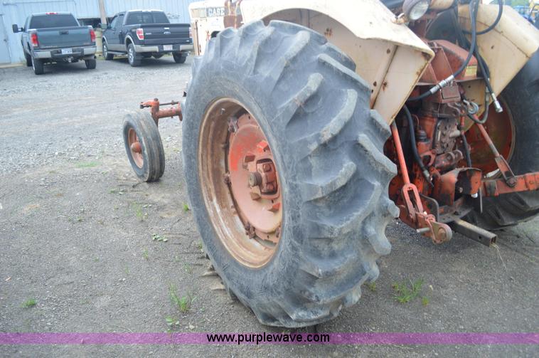 image for item G3583 Case 830 tractor