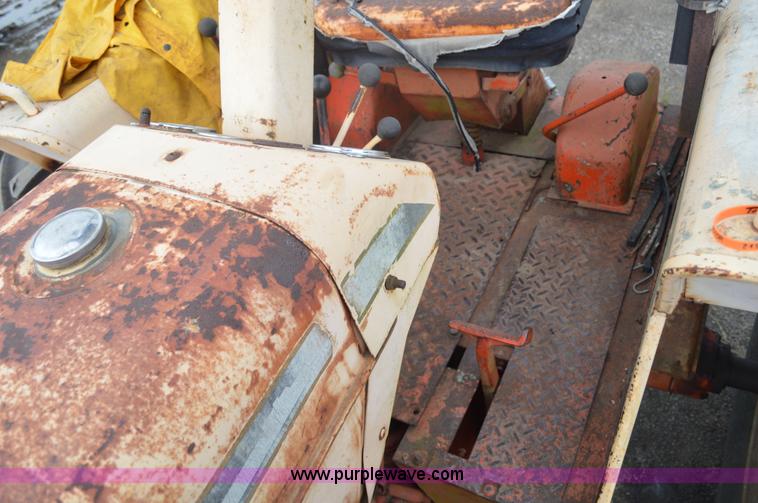 image for item G3583 Case 830 tractor