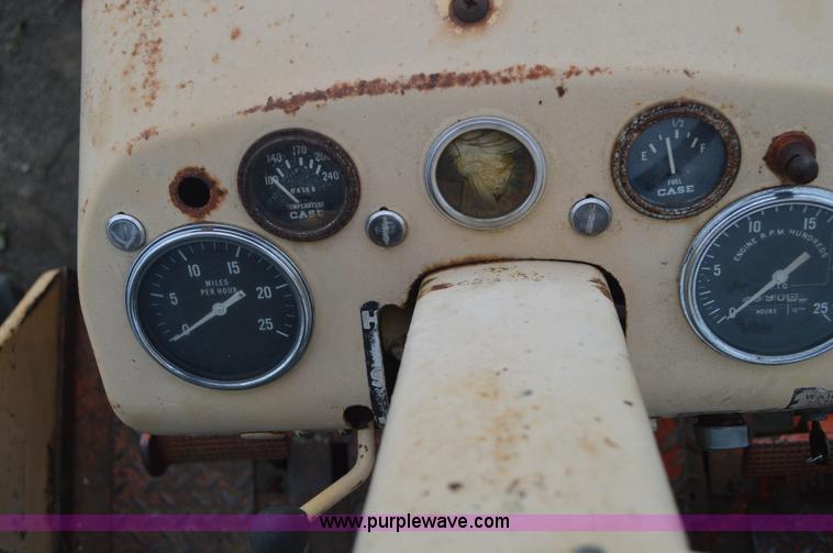 image for item G3583 Case 830 tractor