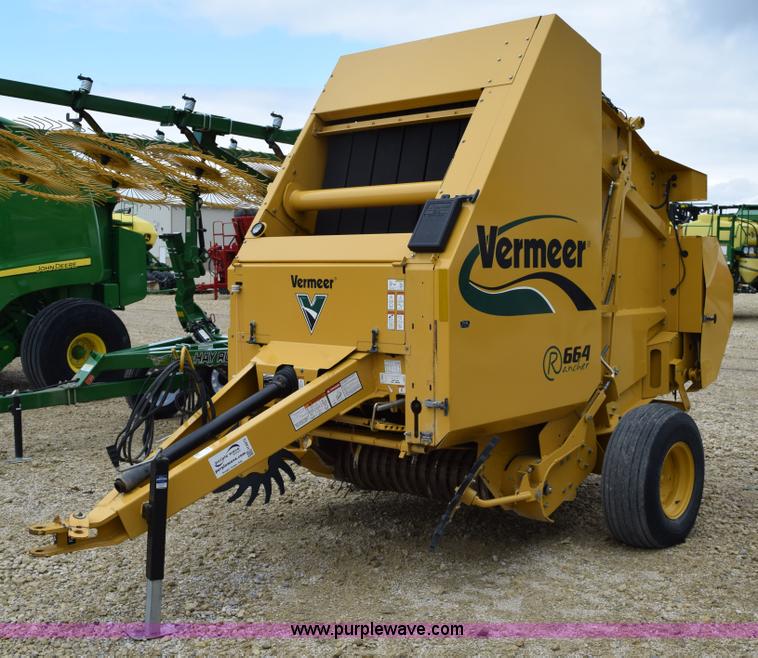 image for item H5072 2011 Vermeer 664 round baler