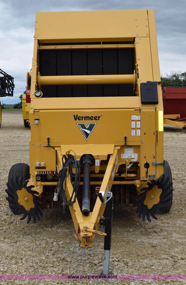image for item H5072 2011 Vermeer 664 round baler