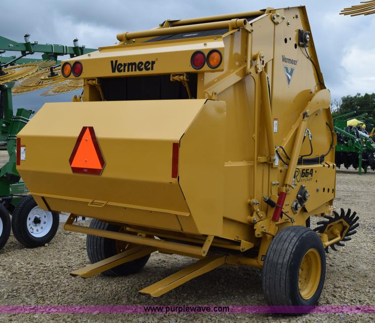 image for item H5072 2011 Vermeer 664 round baler