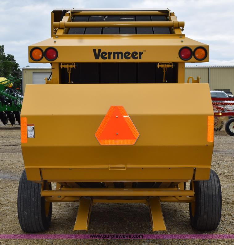image for item H5072 2011 Vermeer 664 round baler