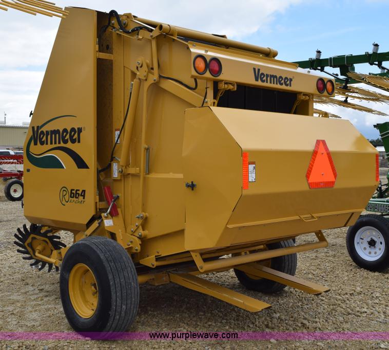 image for item H5072 2011 Vermeer 664 round baler