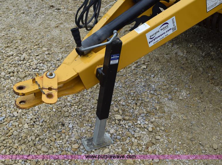 image for item H5072 2011 Vermeer 664 round baler