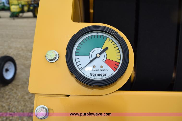 image for item H5072 2011 Vermeer 664 round baler