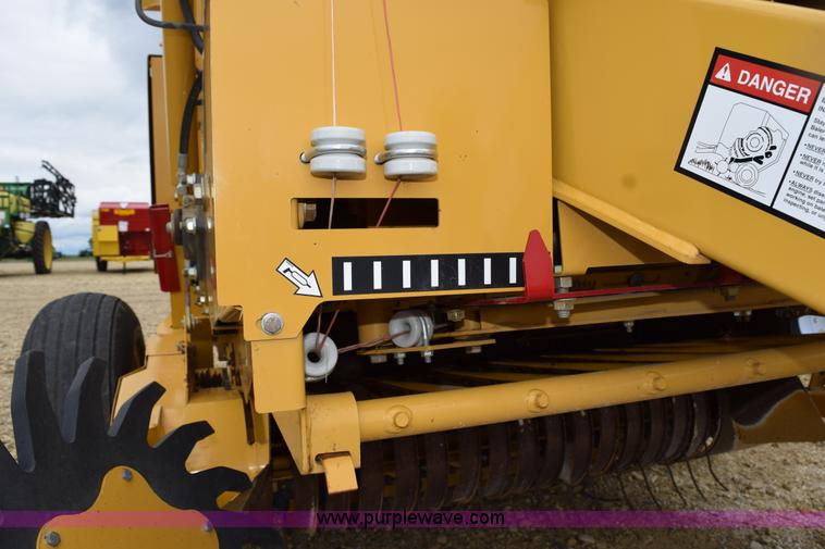 image for item H5072 2011 Vermeer 664 round baler