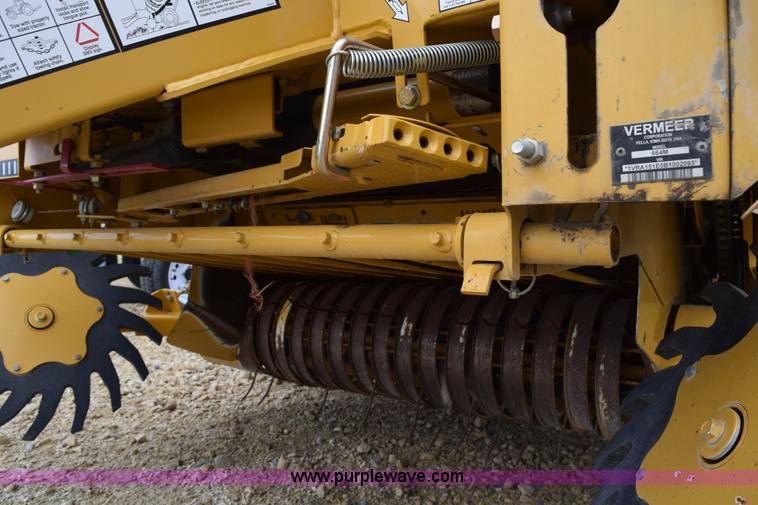 image for item H5072 2011 Vermeer 664 round baler