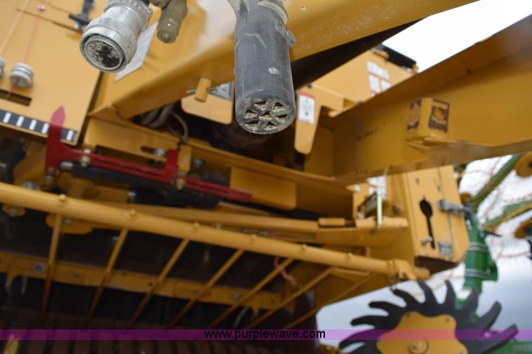 image for item H5072 2011 Vermeer 664 round baler