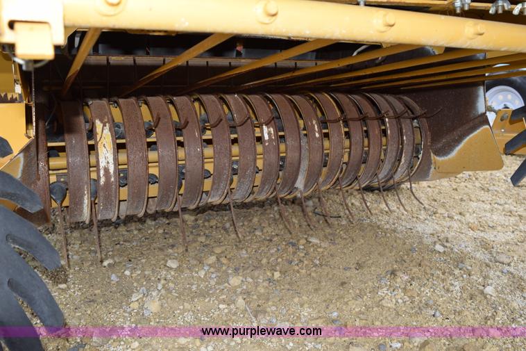 image for item H5072 2011 Vermeer 664 round baler