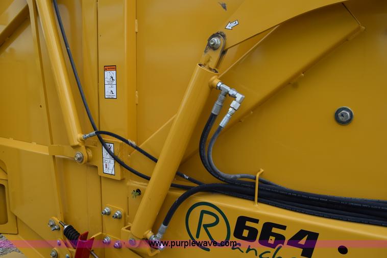 image for item H5072 2011 Vermeer 664 round baler