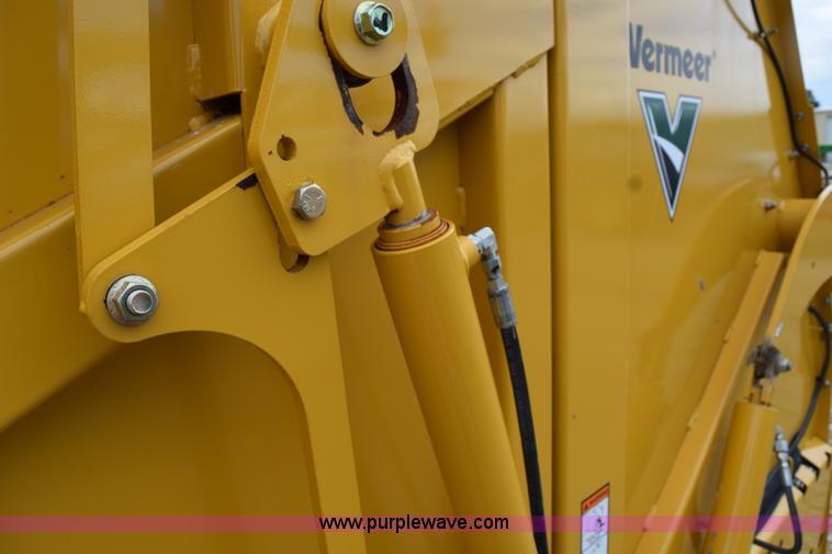 image for item H5072 2011 Vermeer 664 round baler