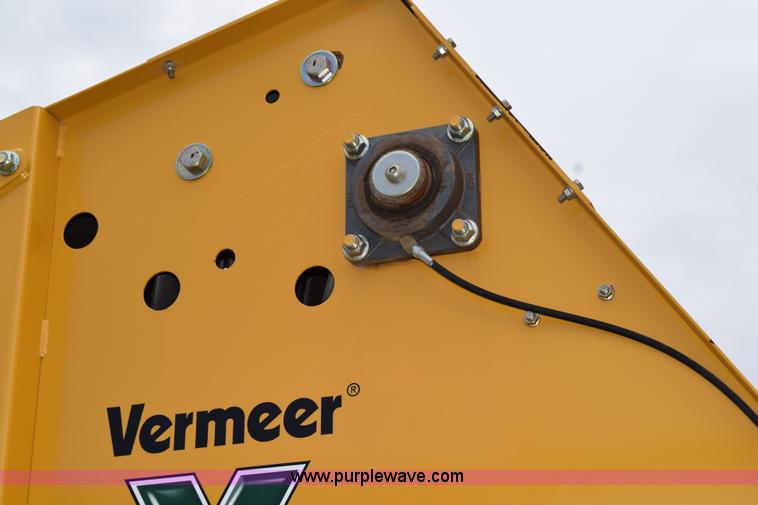 image for item H5072 2011 Vermeer 664 round baler