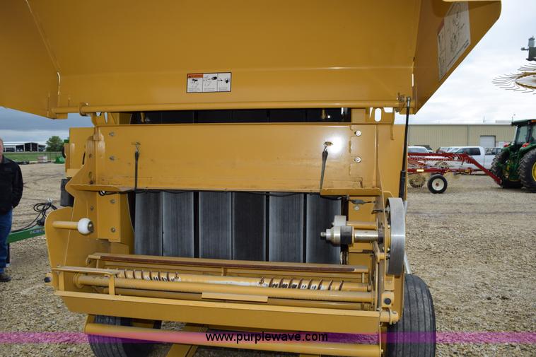 image for item H5072 2011 Vermeer 664 round baler