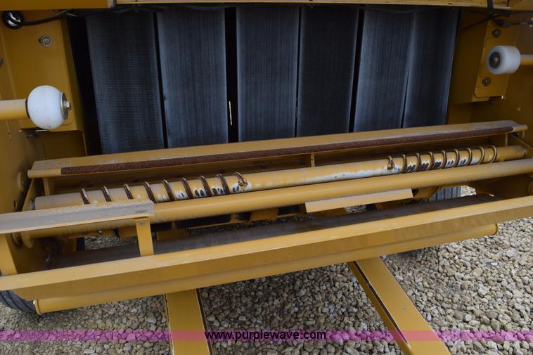 image for item H5072 2011 Vermeer 664 round baler