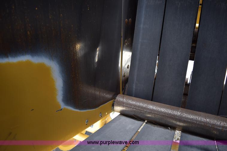 image for item H5072 2011 Vermeer 664 round baler