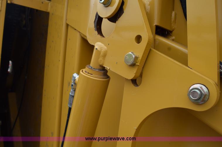 image for item H5072 2011 Vermeer 664 round baler