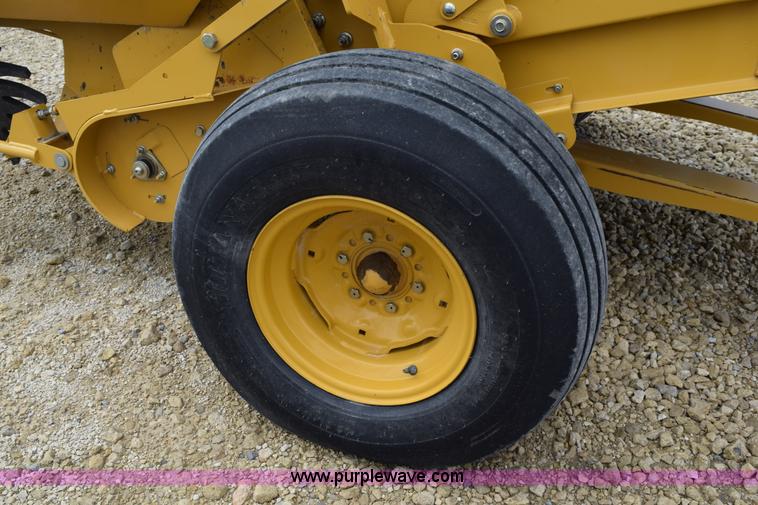 image for item H5072 2011 Vermeer 664 round baler