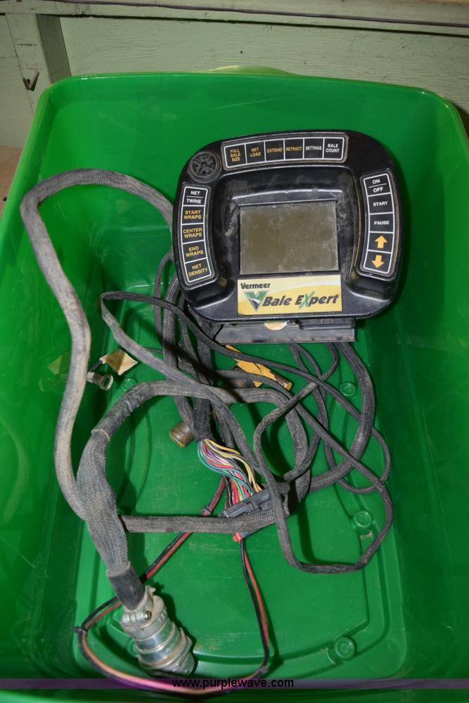 image for item H5072 2011 Vermeer 664 round baler