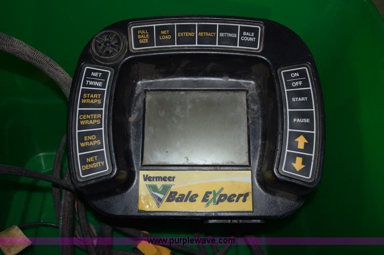 image for item H5072 2011 Vermeer 664 round baler