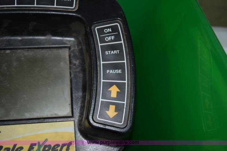 image for item H5072 2011 Vermeer 664 round baler