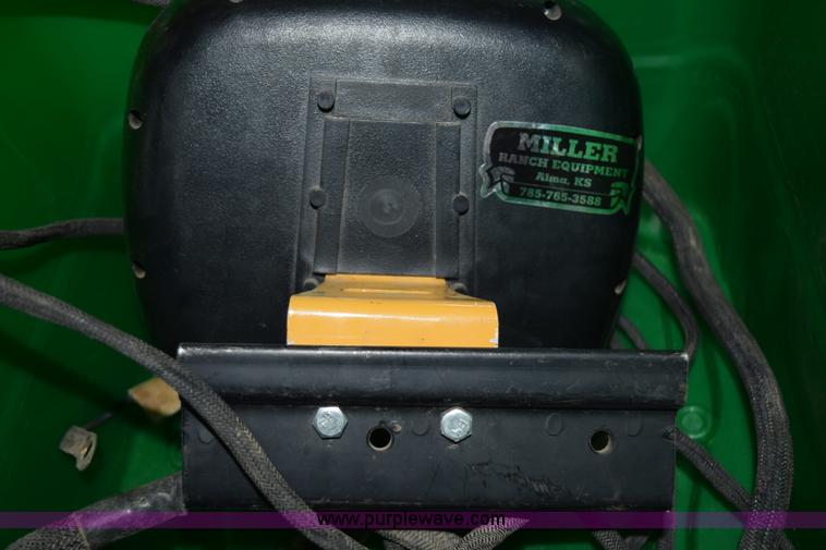 image for item H5072 2011 Vermeer 664 round baler