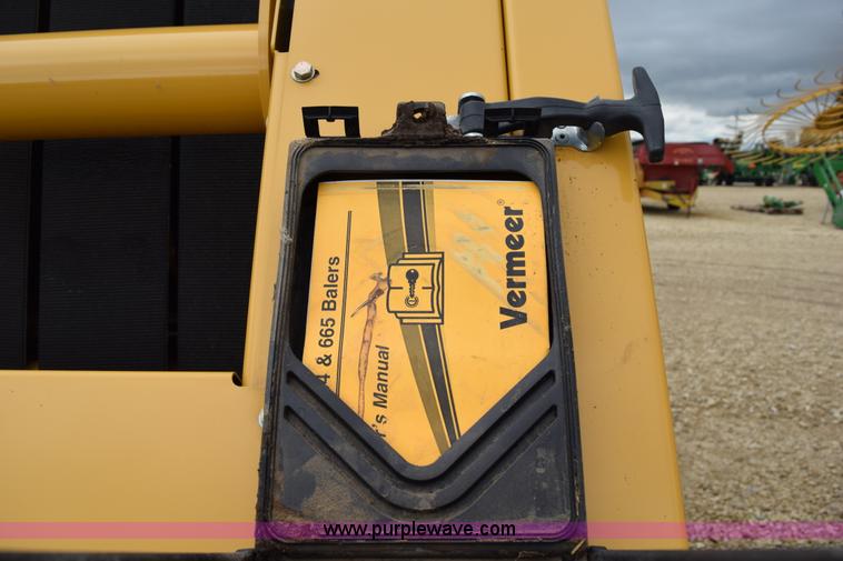 image for item H5072 2011 Vermeer 664 round baler