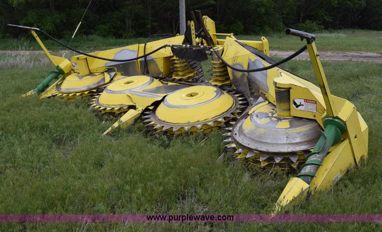 image for item H5077 2008 John Deere 678 forage head