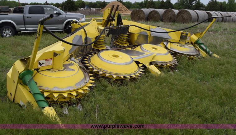 image for item H5077 2008 John Deere 678 forage head