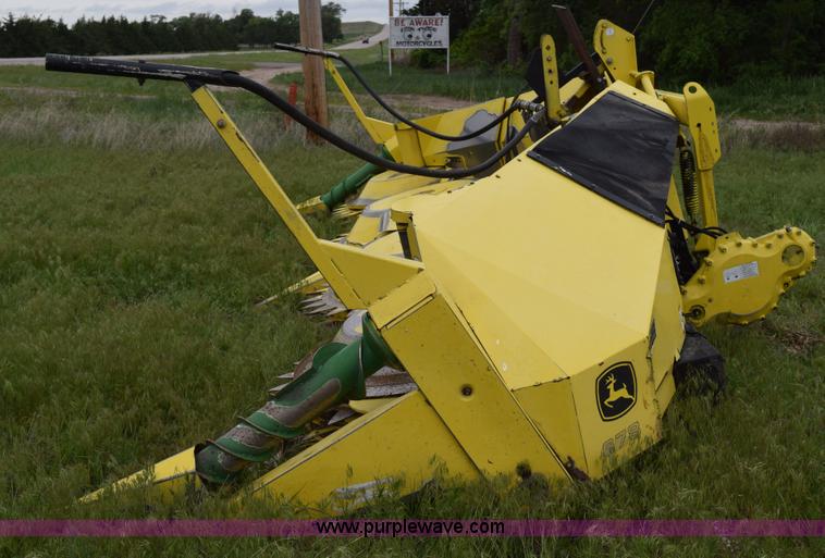 image for item H5077 2008 John Deere 678 forage head