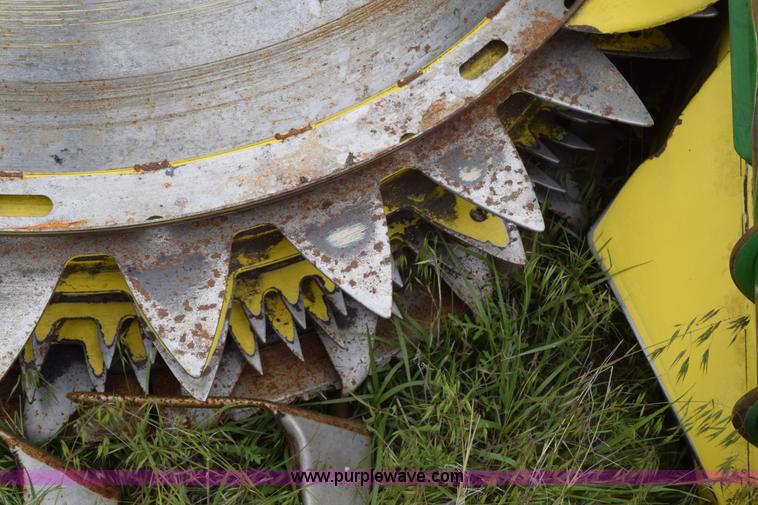 image for item H5077 2008 John Deere 678 forage head