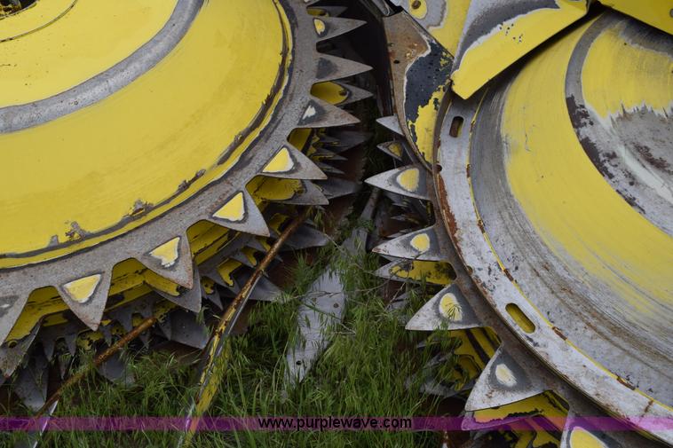 image for item H5077 2008 John Deere 678 forage head