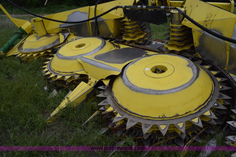 image for item H5077 2008 John Deere 678 forage head