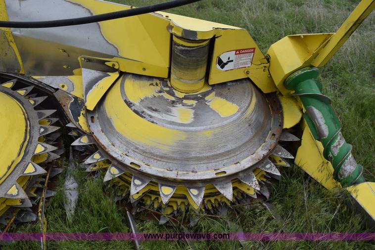 image for item H5077 2008 John Deere 678 forage head