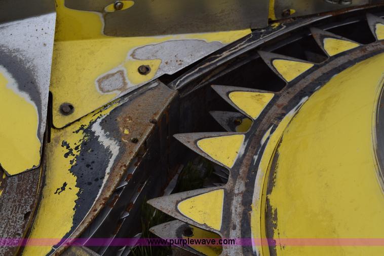 image for item H5077 2008 John Deere 678 forage head