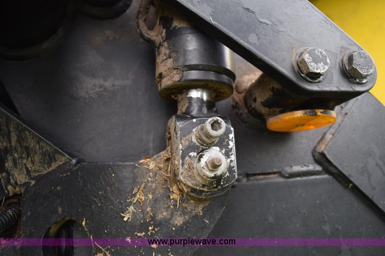 image for item H5077 2008 John Deere 678 forage head