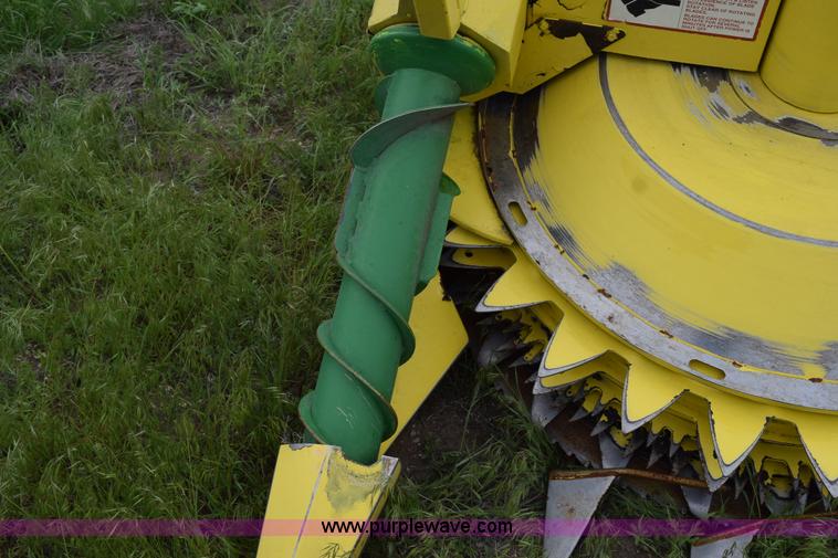 image for item H5077 2008 John Deere 678 forage head