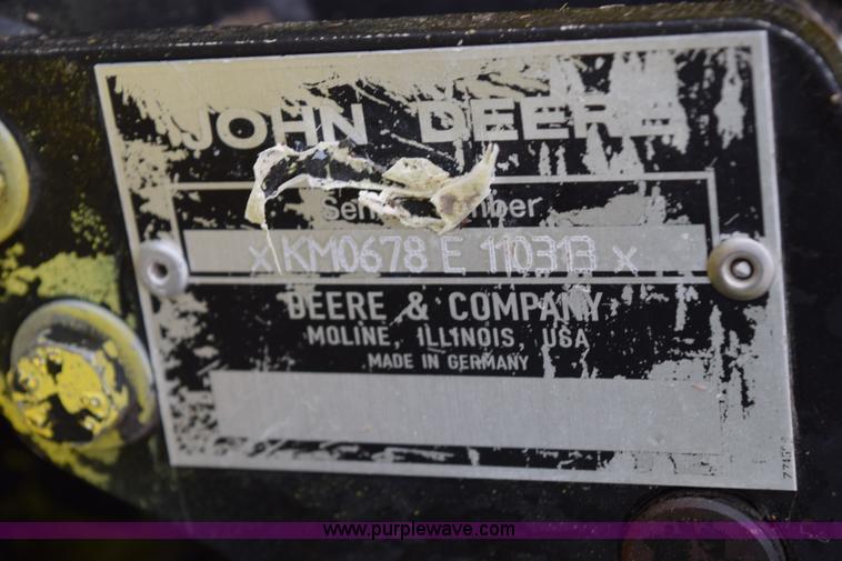 image for item H5077 2008 John Deere 678 forage head